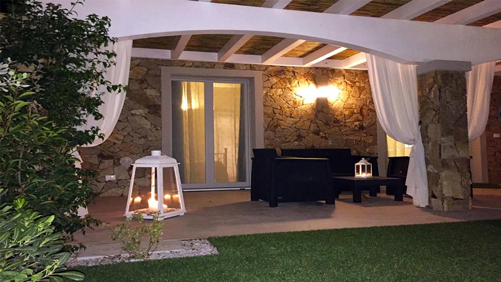 Residence Elegance Ville Ed Appartamenti A Porto Pino Eksteriør billede