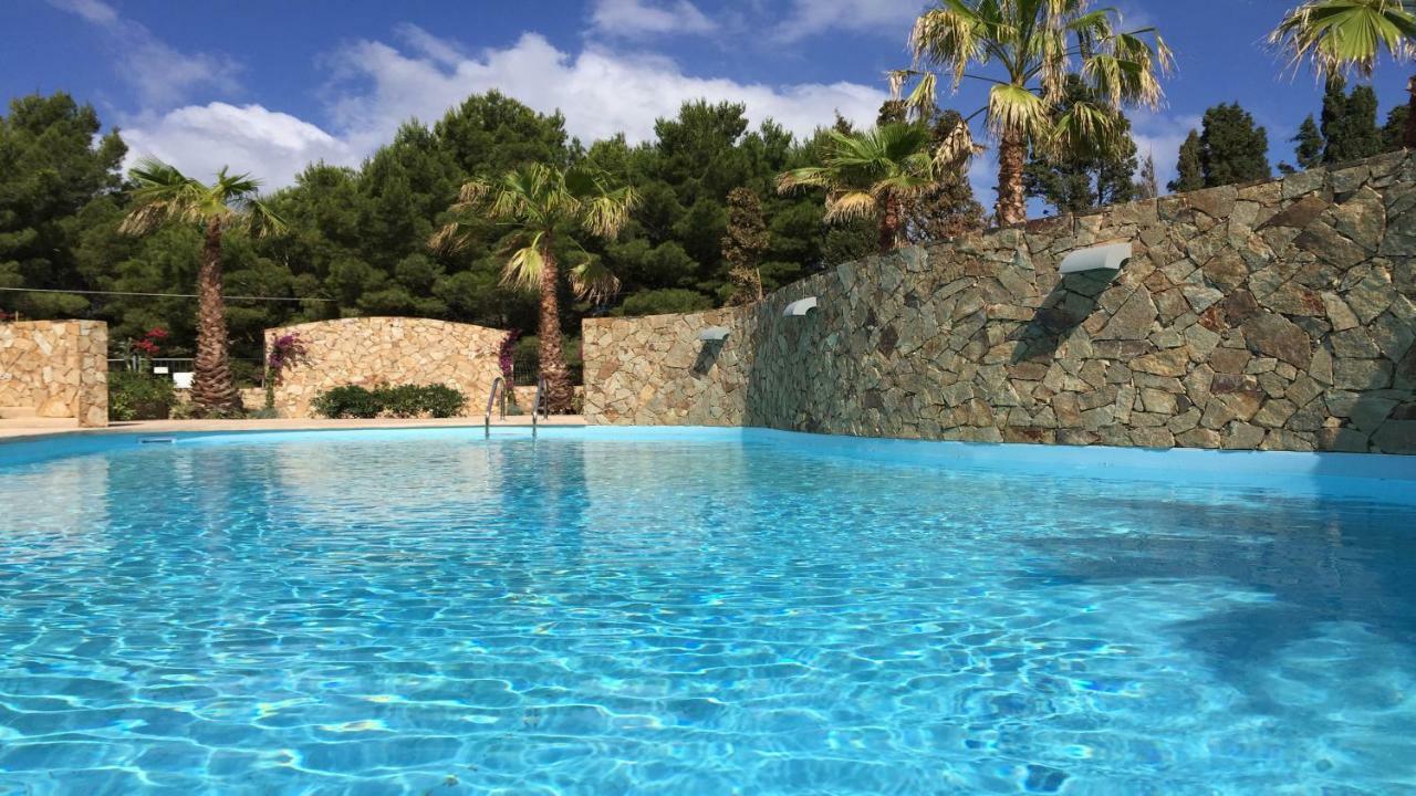 Residence Elegance Ville Ed Appartamenti A Porto Pino Eksteriør billede