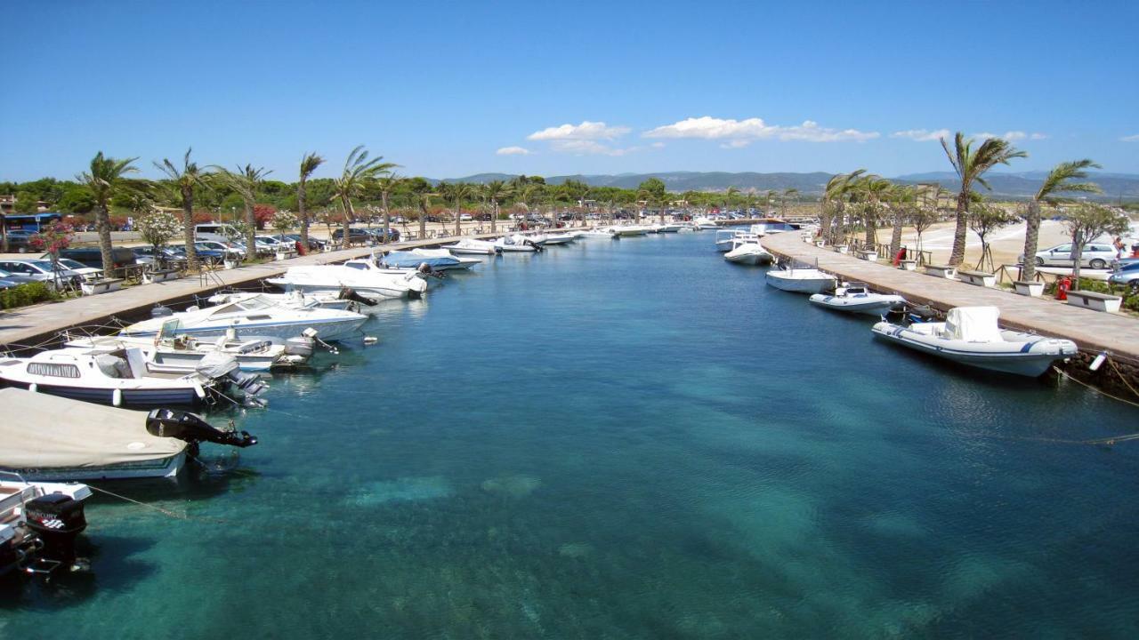 Residence Elegance Ville Ed Appartamenti A Porto Pino Eksteriør billede