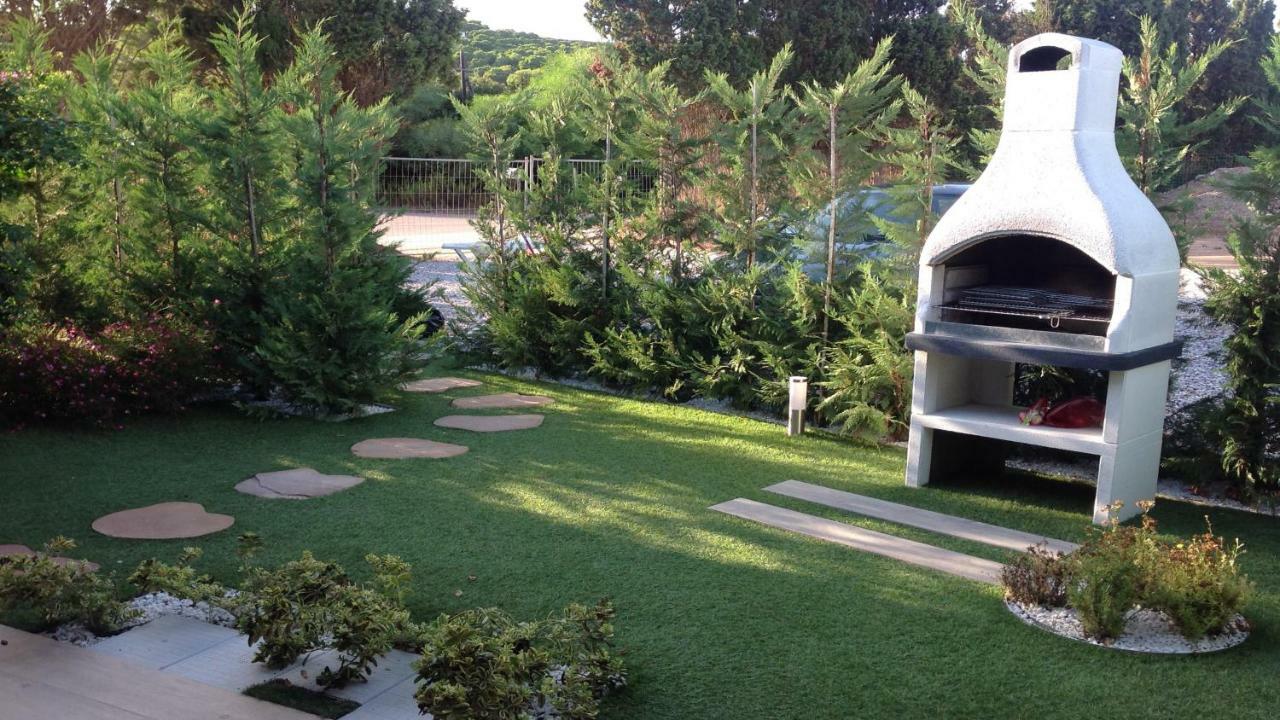 Residence Elegance Ville Ed Appartamenti A Porto Pino Eksteriør billede