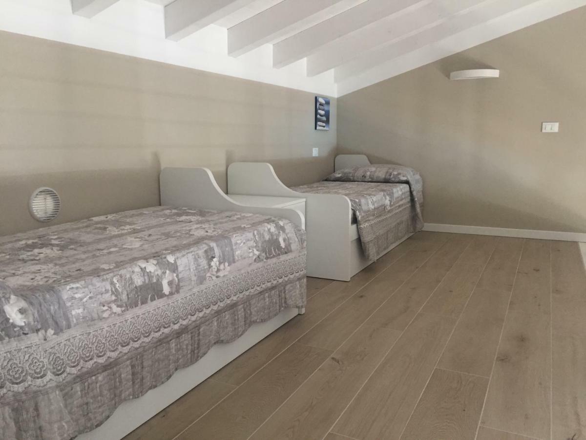 Residence Elegance Ville Ed Appartamenti A Porto Pino Eksteriør billede
