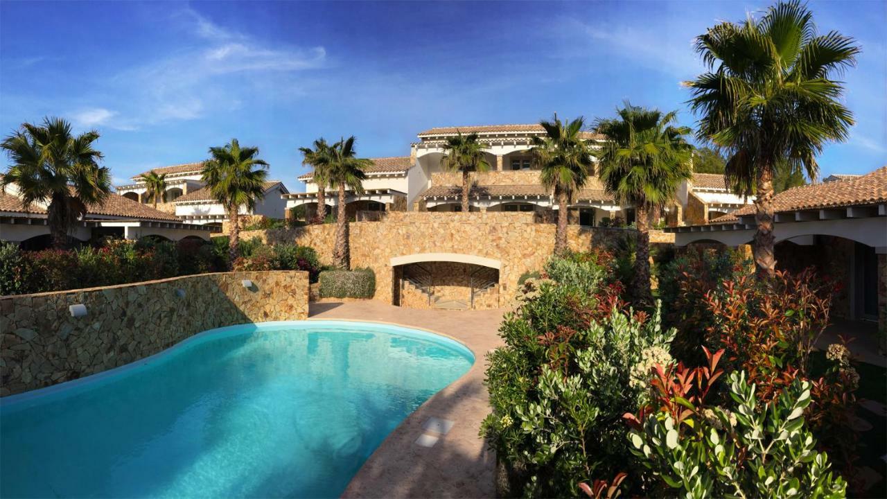 Residence Elegance Ville Ed Appartamenti A Porto Pino Eksteriør billede