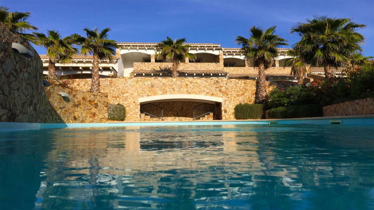 Residence Elegance Ville Ed Appartamenti A Porto Pino Eksteriør billede