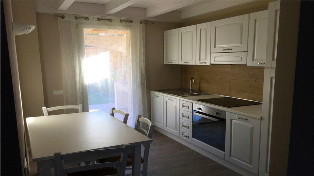 Residence Elegance Ville Ed Appartamenti A Porto Pino Eksteriør billede