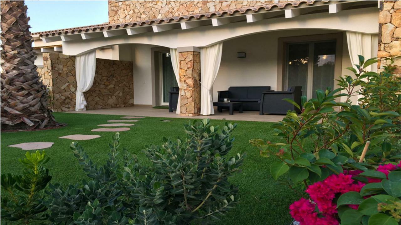 Residence Elegance Ville Ed Appartamenti A Porto Pino Eksteriør billede