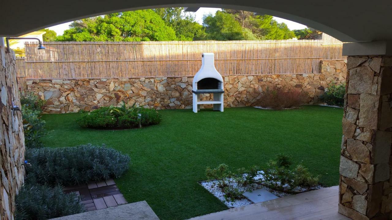 Residence Elegance Ville Ed Appartamenti A Porto Pino Eksteriør billede