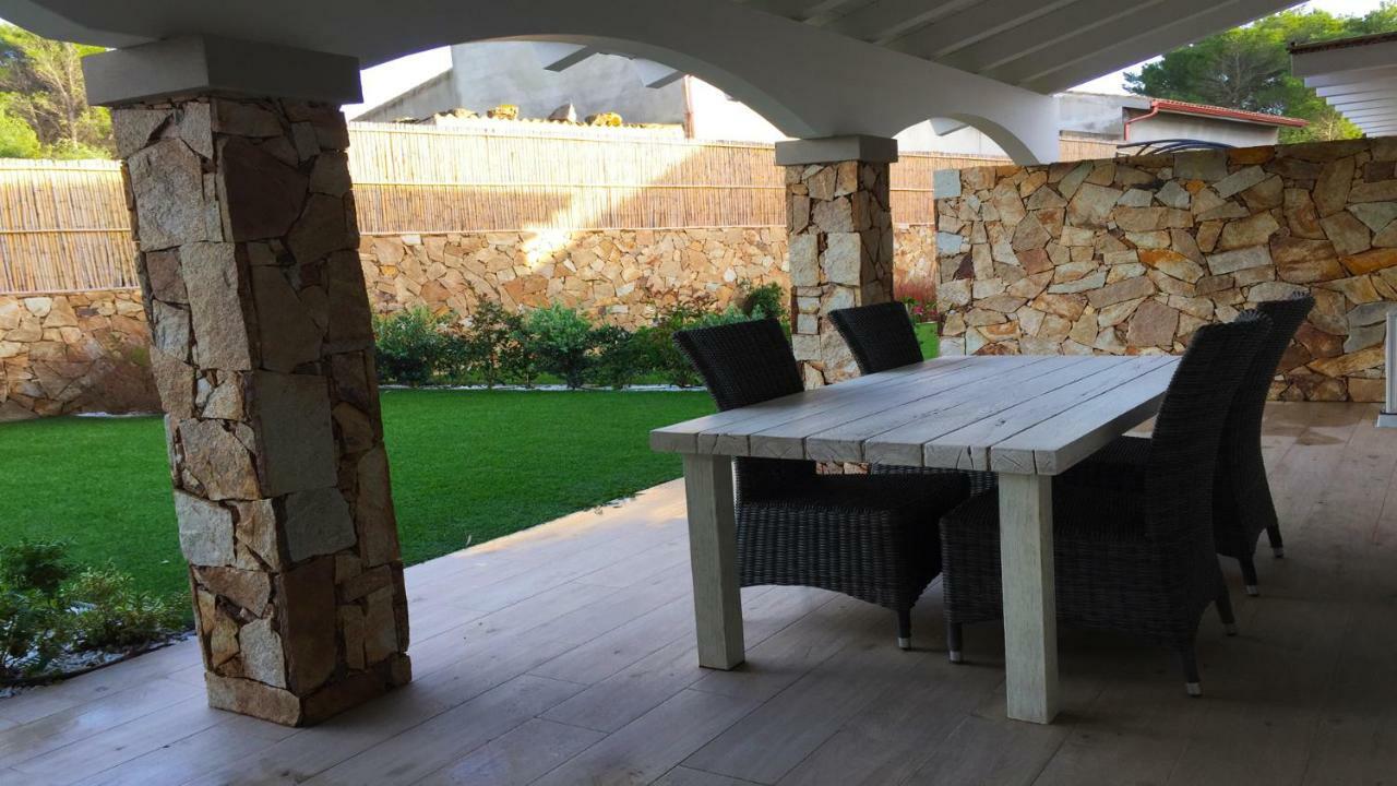 Residence Elegance Ville Ed Appartamenti A Porto Pino Eksteriør billede