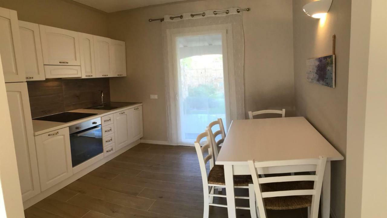 Residence Elegance Ville Ed Appartamenti A Porto Pino Eksteriør billede