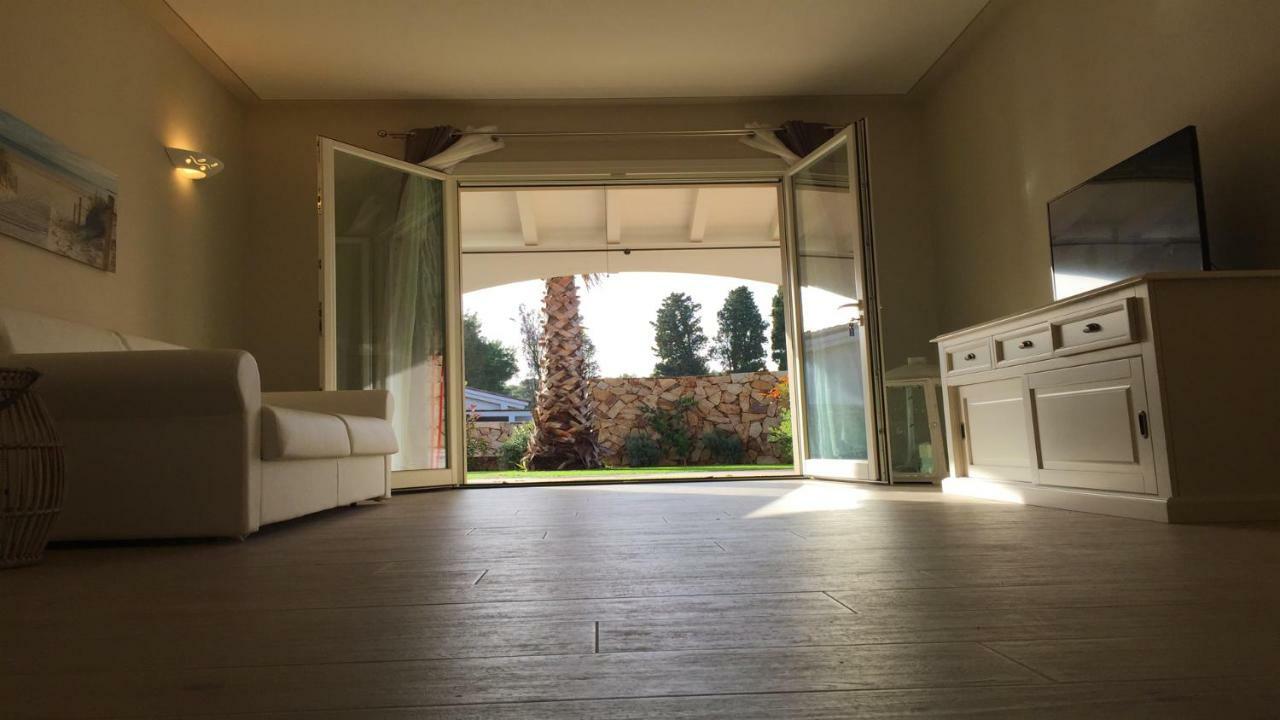 Residence Elegance Ville Ed Appartamenti A Porto Pino Eksteriør billede