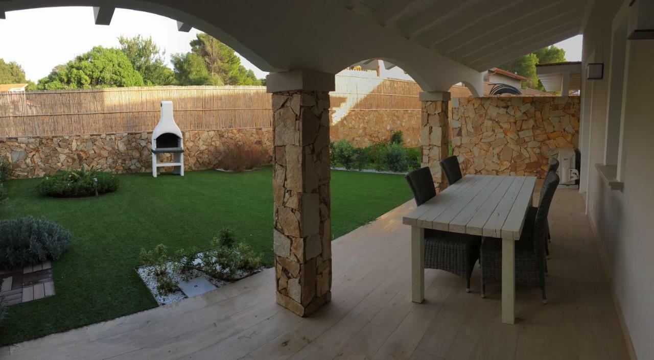 Residence Elegance Ville Ed Appartamenti A Porto Pino Eksteriør billede