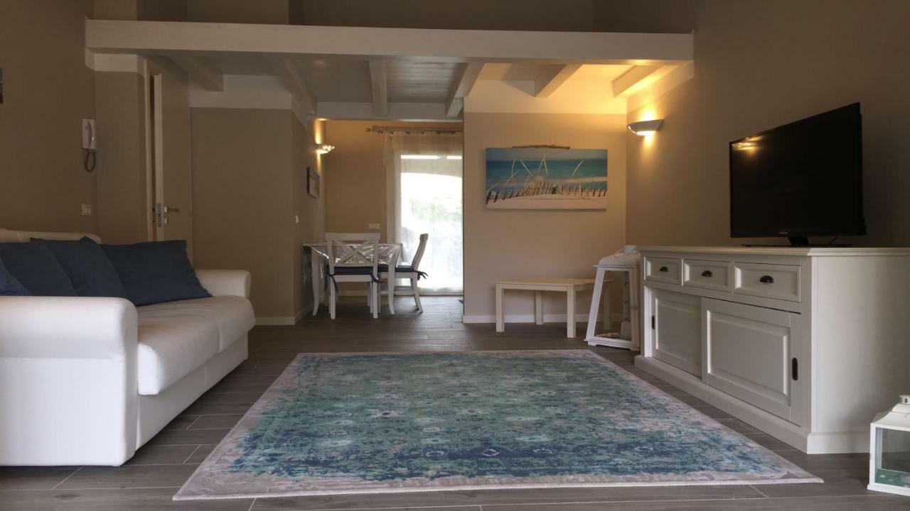 Residence Elegance Ville Ed Appartamenti A Porto Pino Eksteriør billede